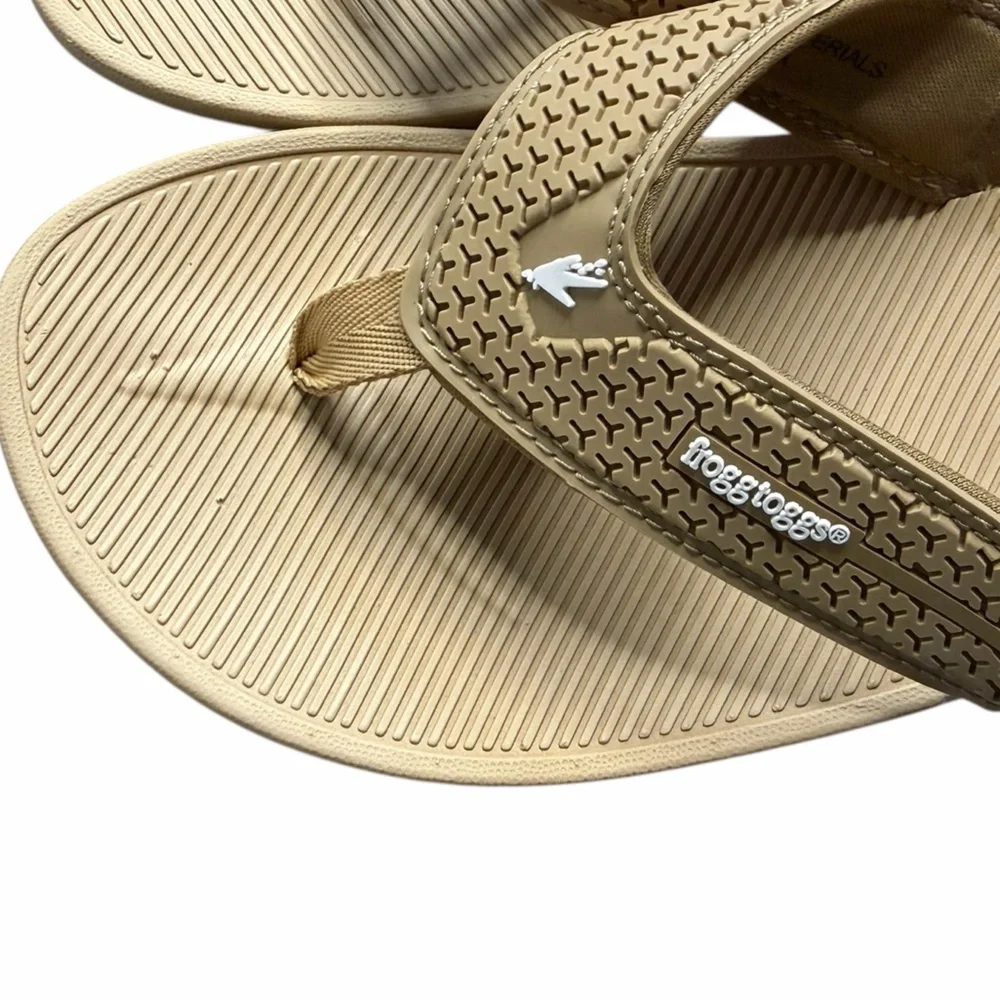 Frogg Toggs Flip Flops Tan Sandals Mens Size 9 Beach‎ NWOT